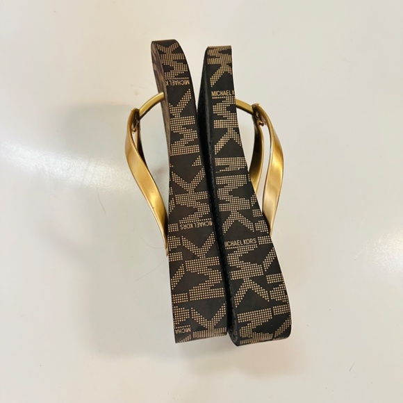 Michael Kors Jet Set Signature flip-flops with brown/gold logo, made of rubber, - Picture 5 of 8